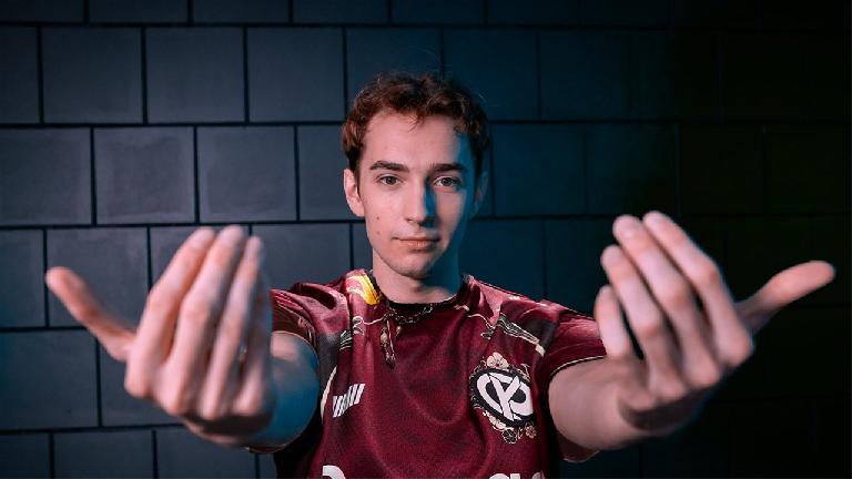 Karmine Corp : Busio pressenti pour remplacer Targamas en LEC 2026